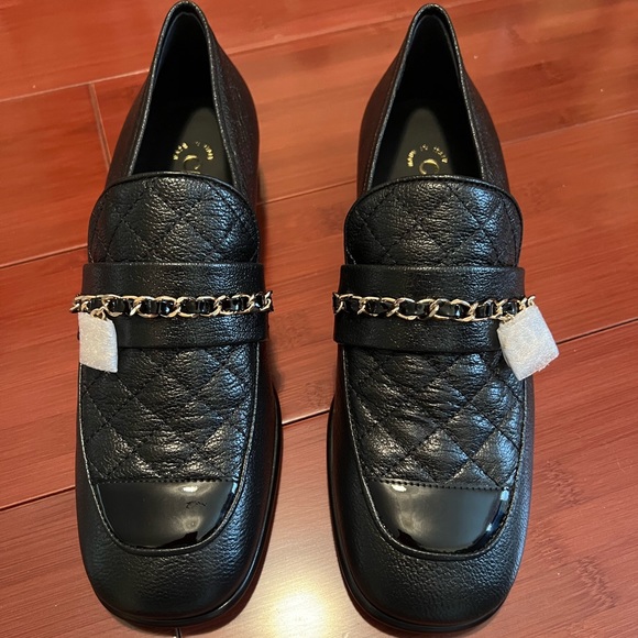 Chanel Loafers 37 1/2 - Picture 4 of 7